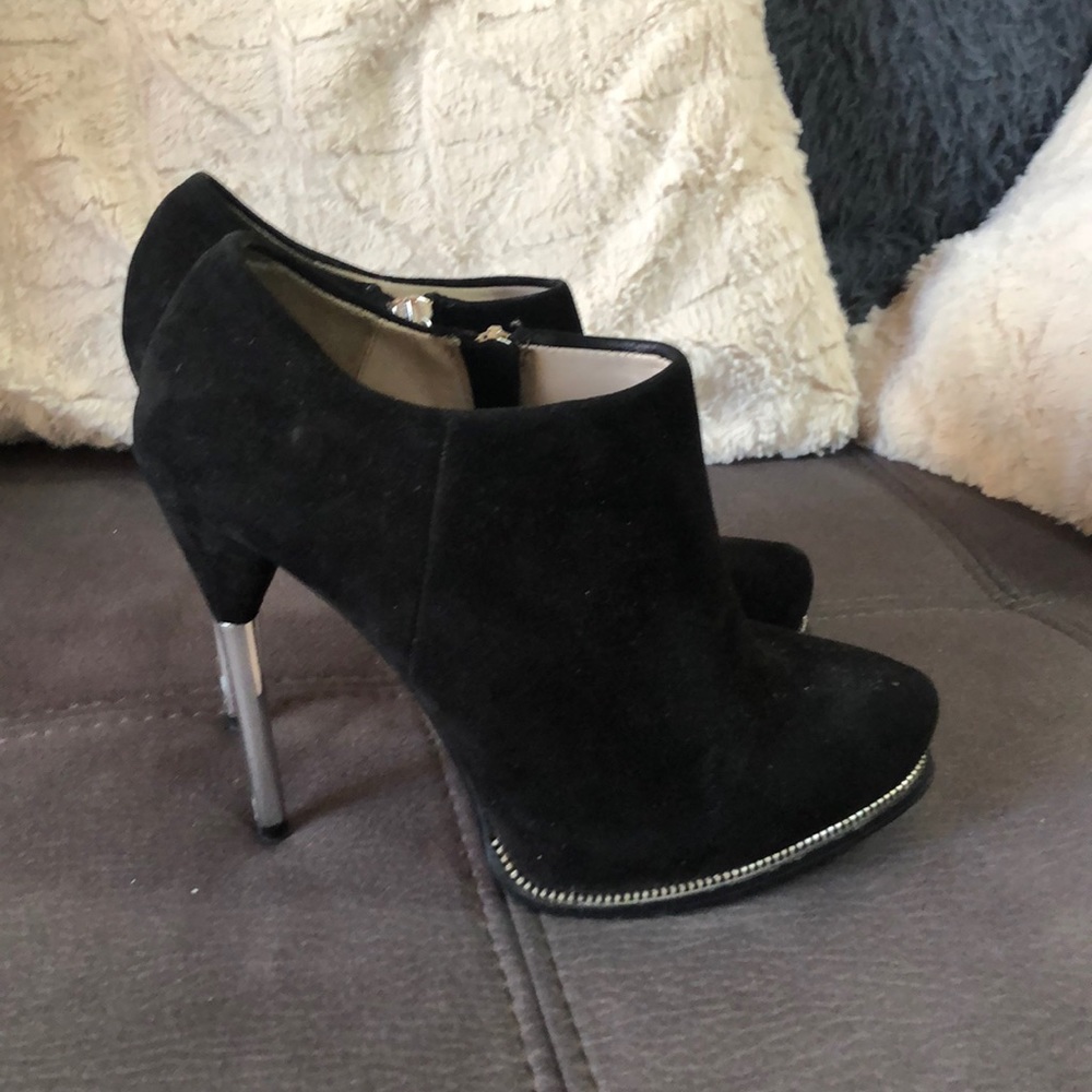 ZARA WOMAN “Fall Winter 12” Black Faux Suede Pumps Size 38 EUR (7.5 US)